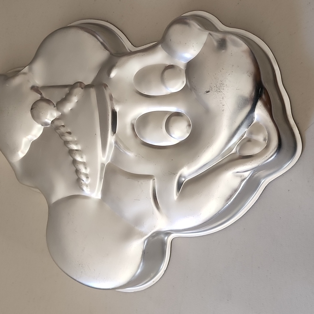 Wilson Mickey Mouse cake pan